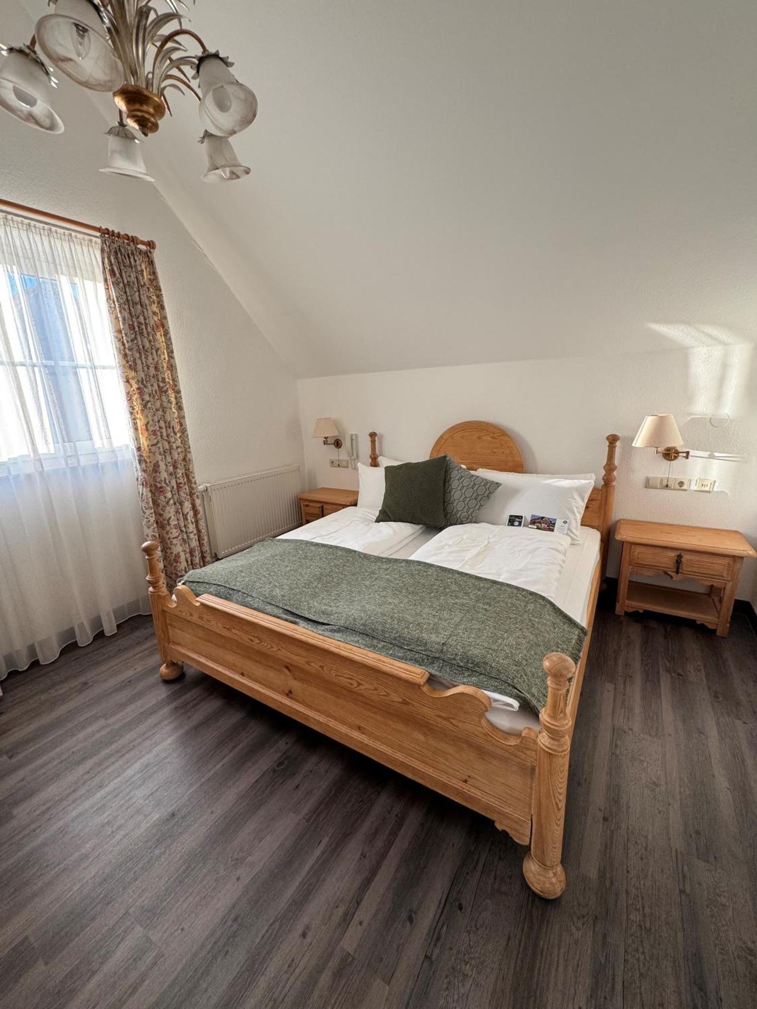 Flair Hotel Vier Jahreszeiten Bad Urach Exteriör bild