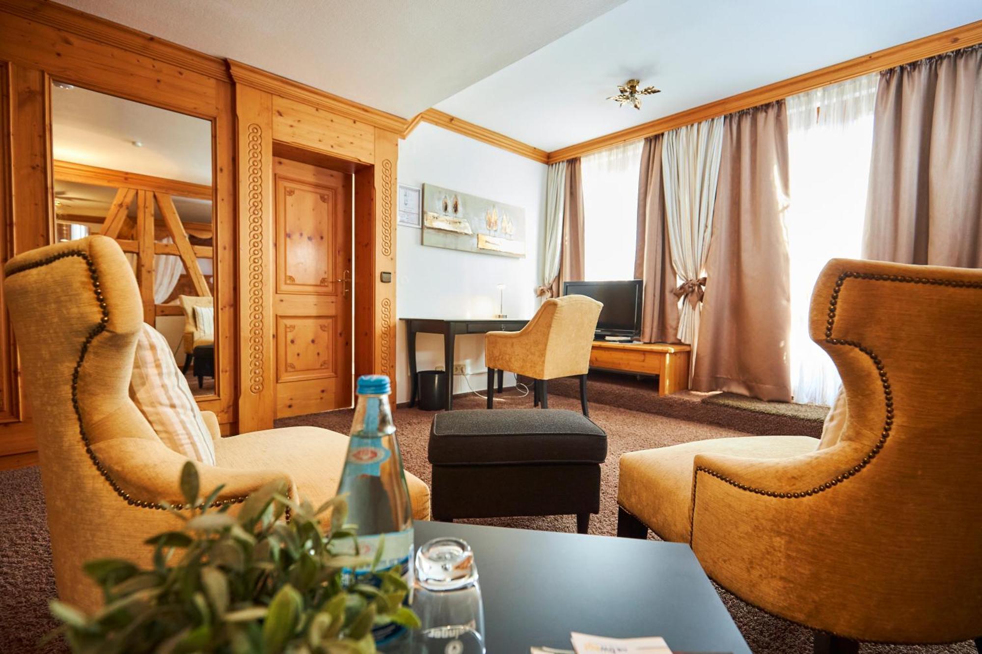 Flair Hotel Vier Jahreszeiten Bad Urach Exteriör bild