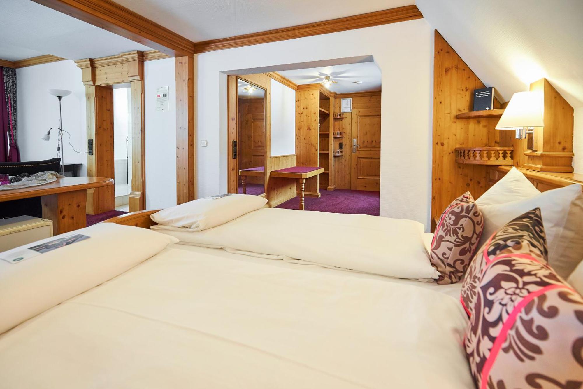 Flair Hotel Vier Jahreszeiten Bad Urach Exteriör bild