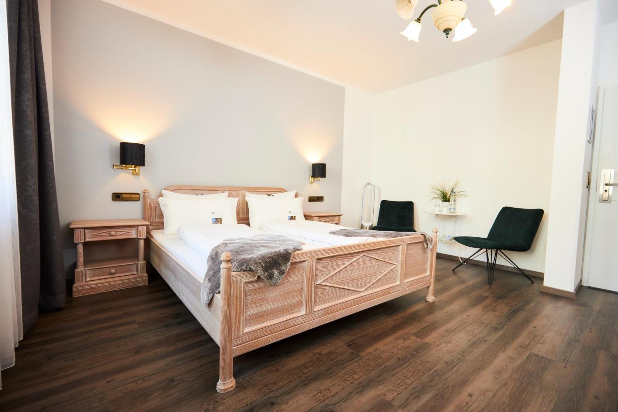 Flair Hotel Vier Jahreszeiten Bad Urach Exteriör bild