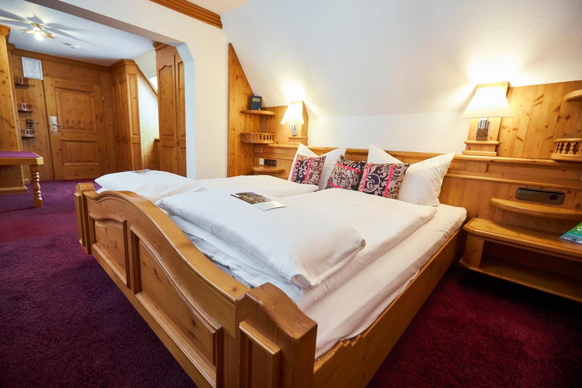 Flair Hotel Vier Jahreszeiten Bad Urach Exteriör bild
