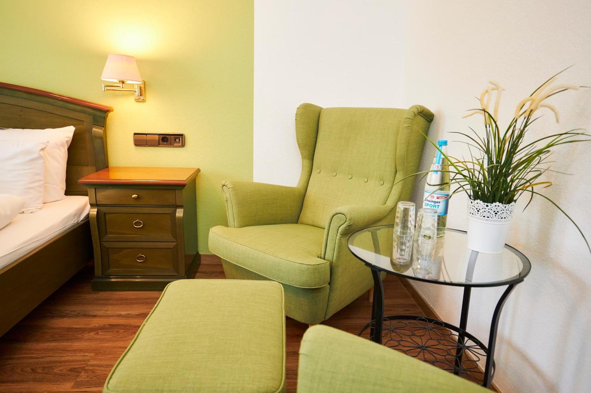 Flair Hotel Vier Jahreszeiten Bad Urach Exteriör bild
