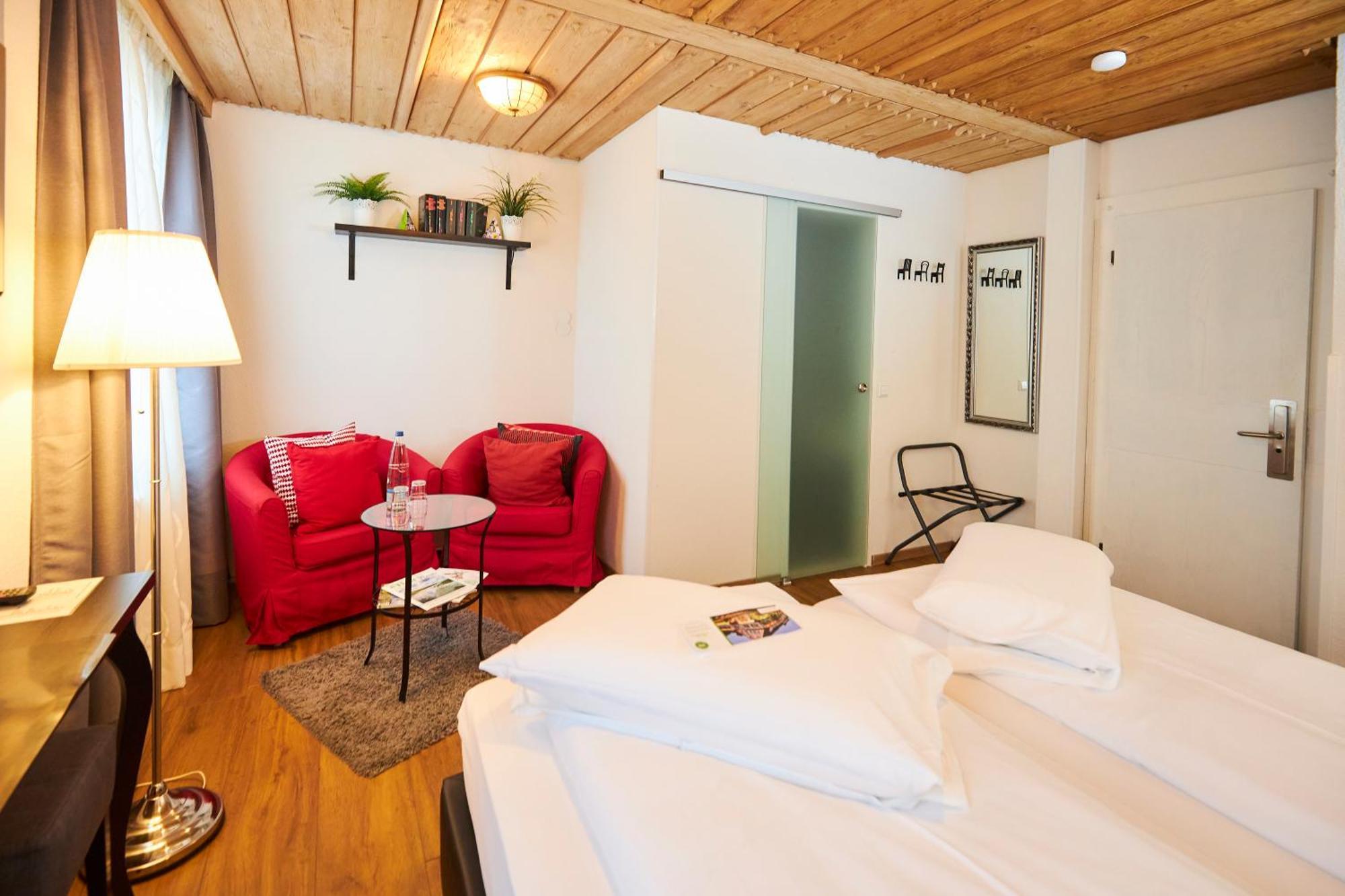 Flair Hotel Vier Jahreszeiten Bad Urach Exteriör bild