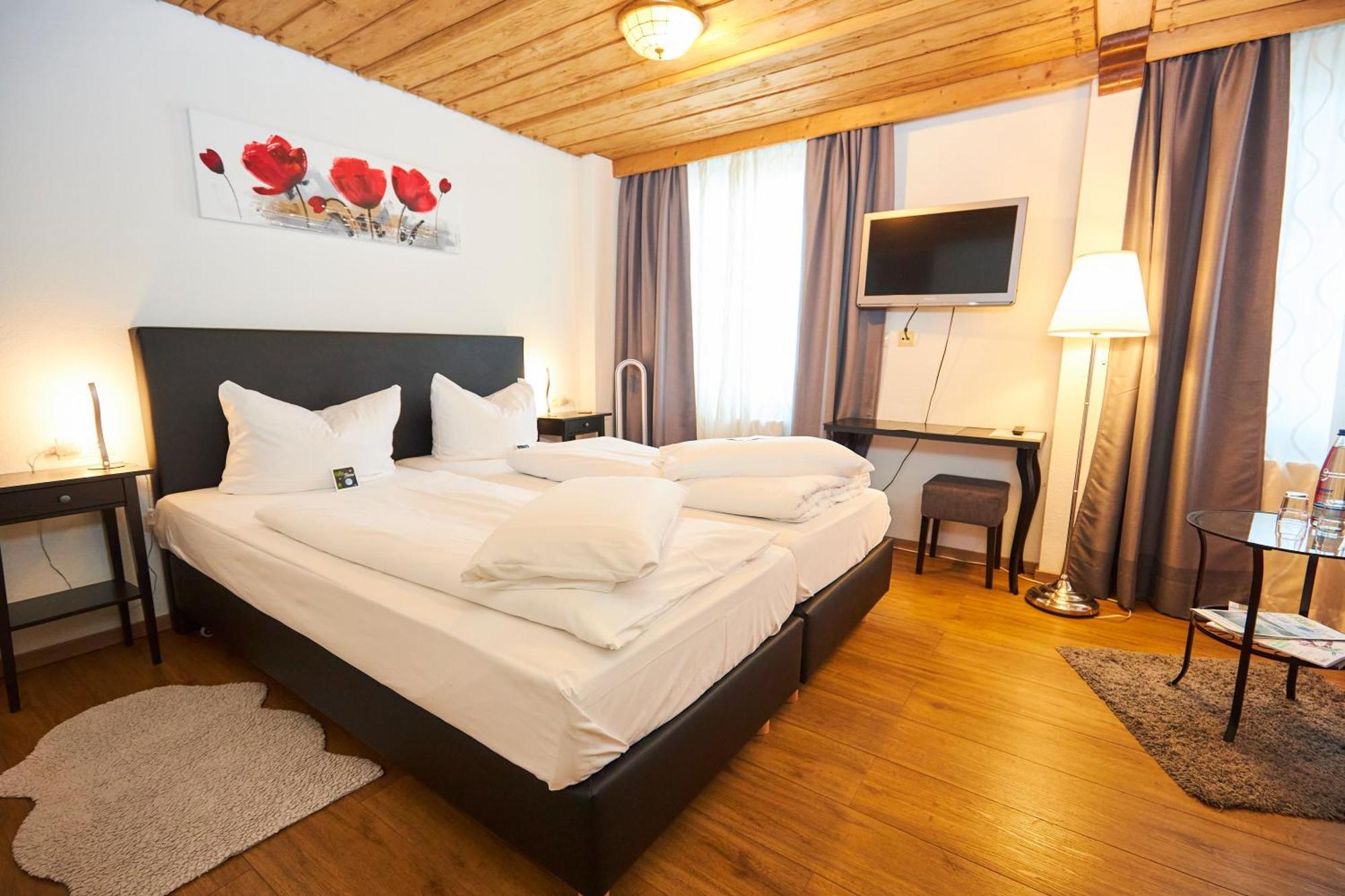 Flair Hotel Vier Jahreszeiten Bad Urach Exteriör bild