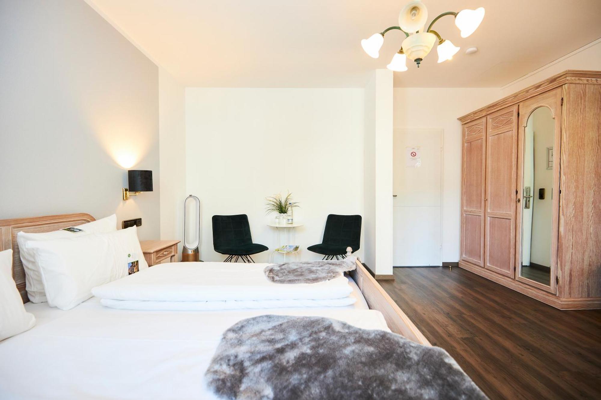 Flair Hotel Vier Jahreszeiten Bad Urach Exteriör bild