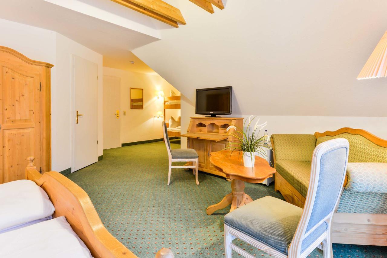 Flair Hotel Vier Jahreszeiten Bad Urach Exteriör bild
