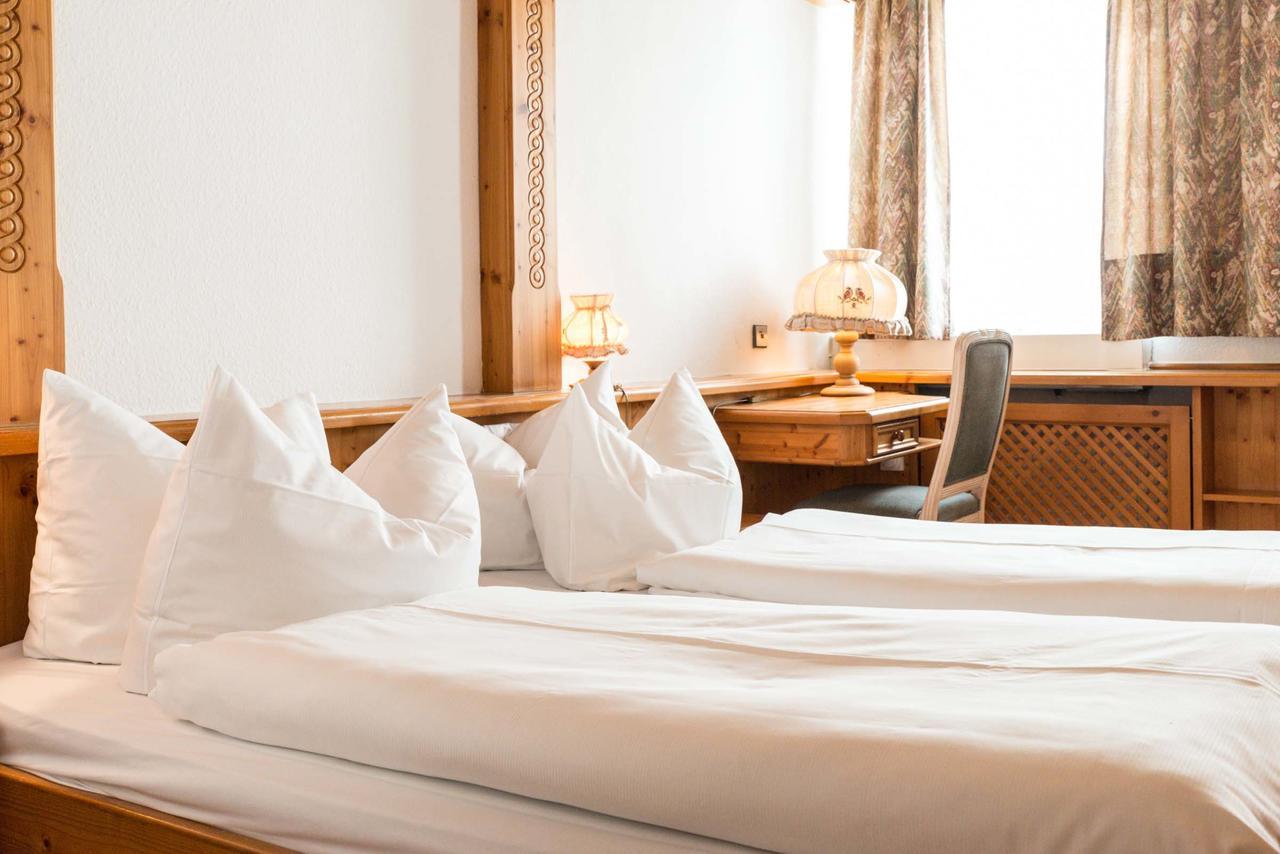 Flair Hotel Vier Jahreszeiten Bad Urach Exteriör bild
